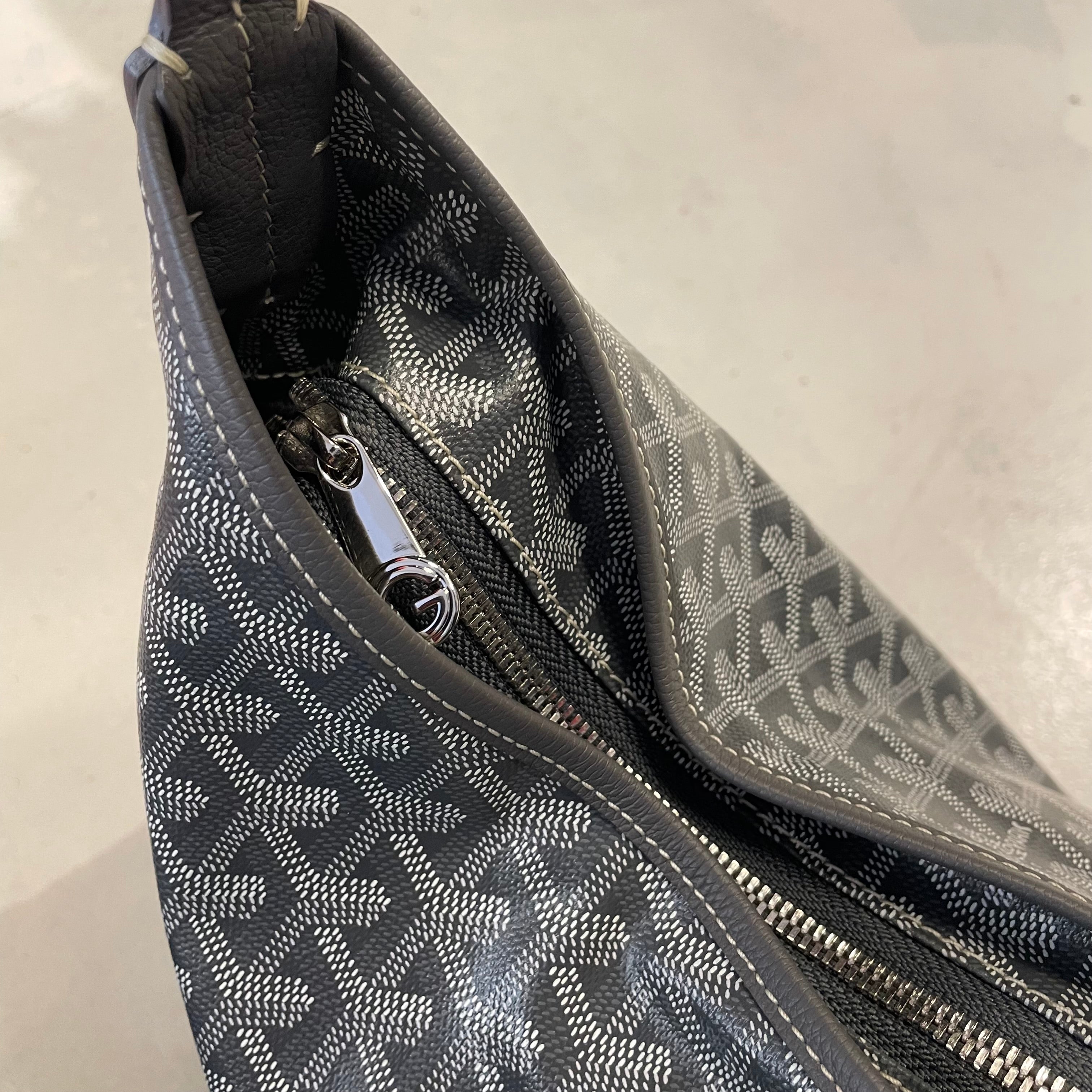 Bolso Goyard Saint Louis PM en Lona Goyardine Gris.