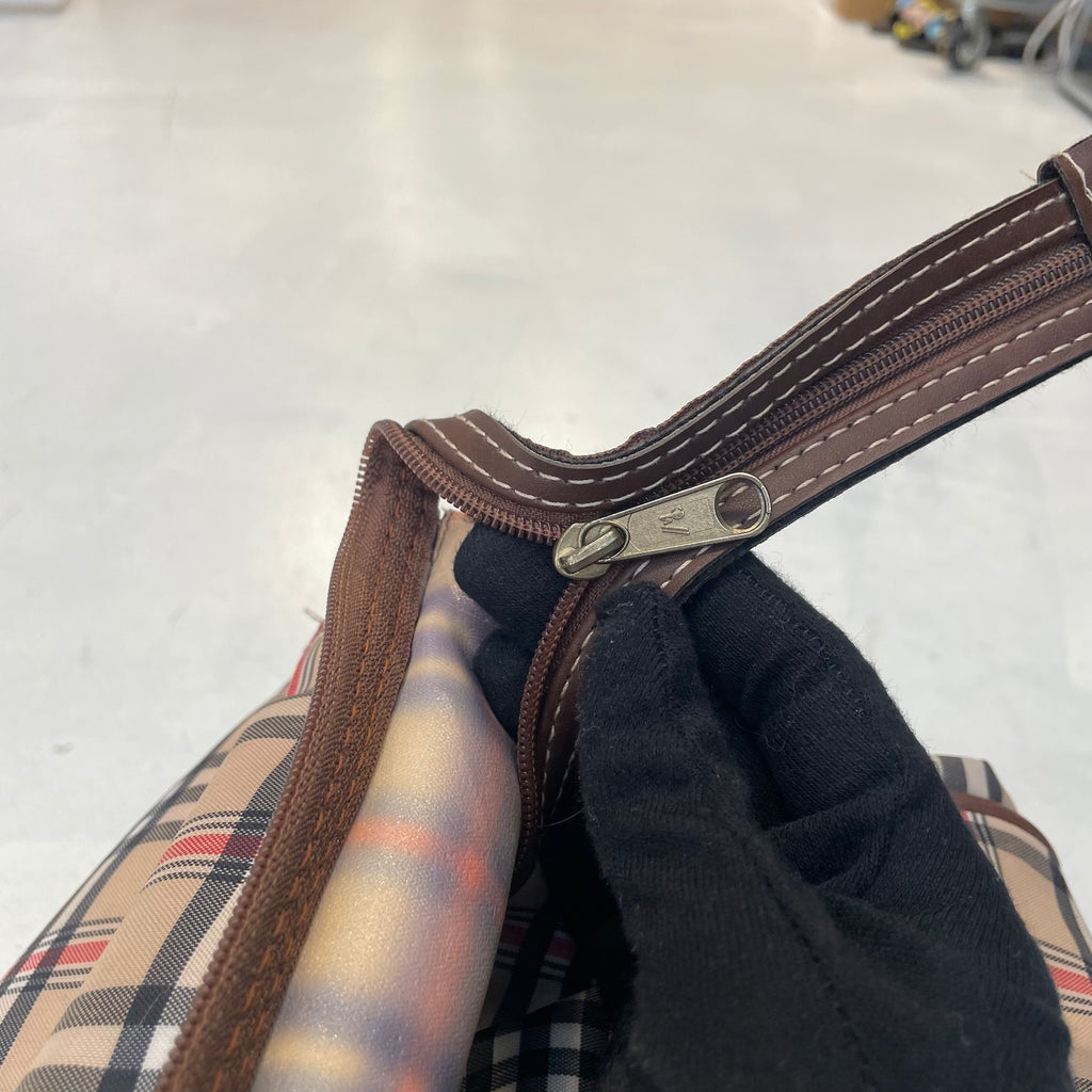 Título: Bolso de Viaje Estilo Duffle Vintage – Estampado Tartán Clásico "Codere"