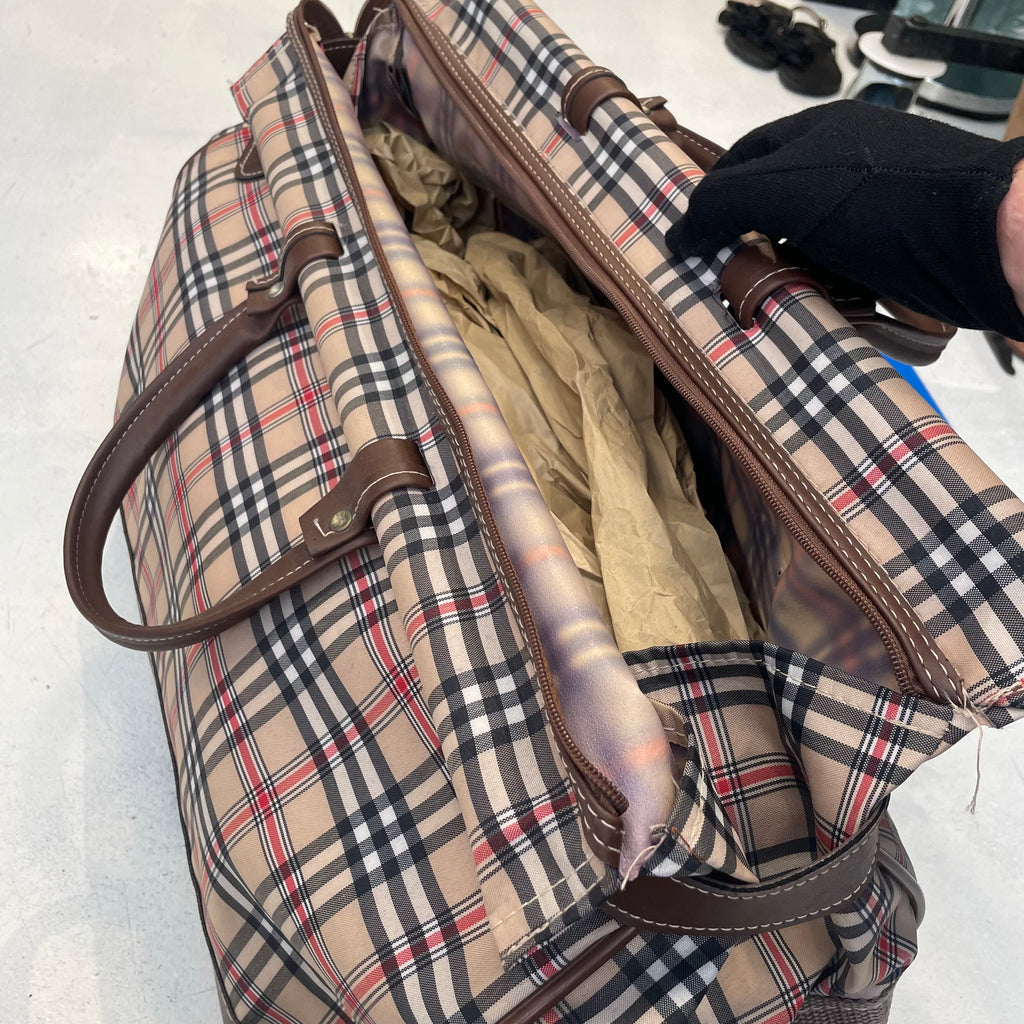 Título: Bolso de Viaje Estilo Duffle Vintage – Estampado Tartán Clásico "Codere"