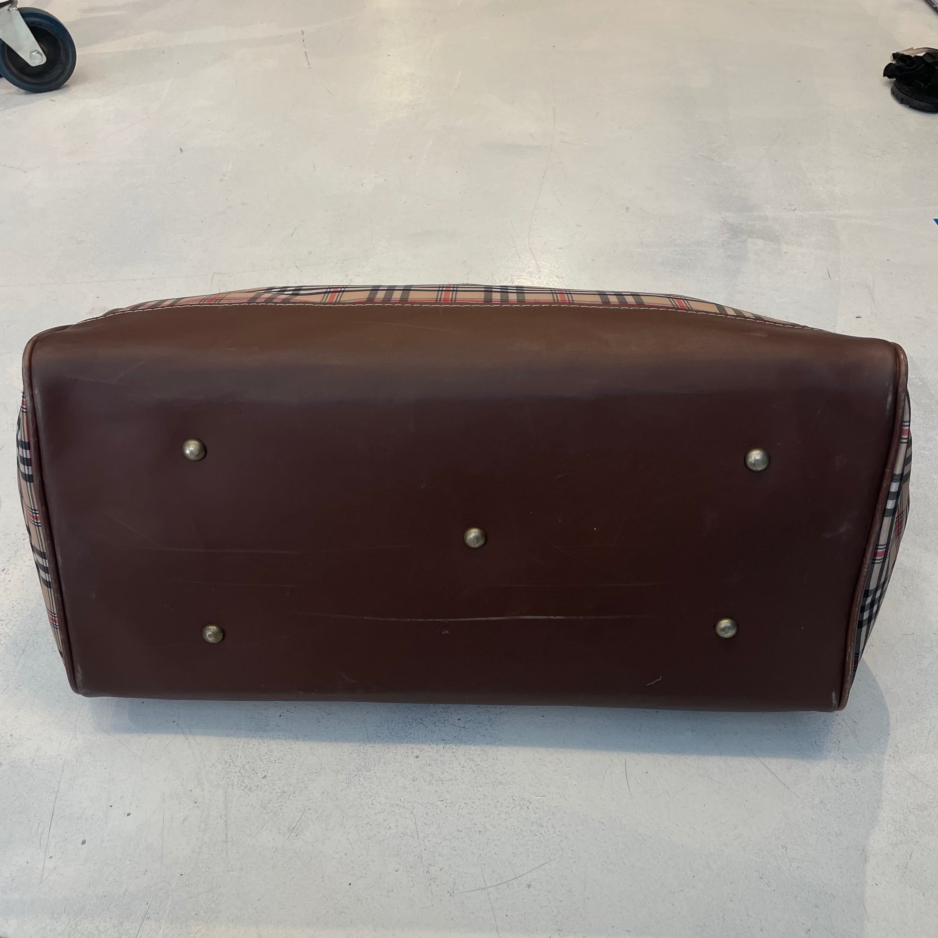 Título: Bolso de Viaje Estilo Duffle Vintage – Estampado Tartán Clásico "Codere"