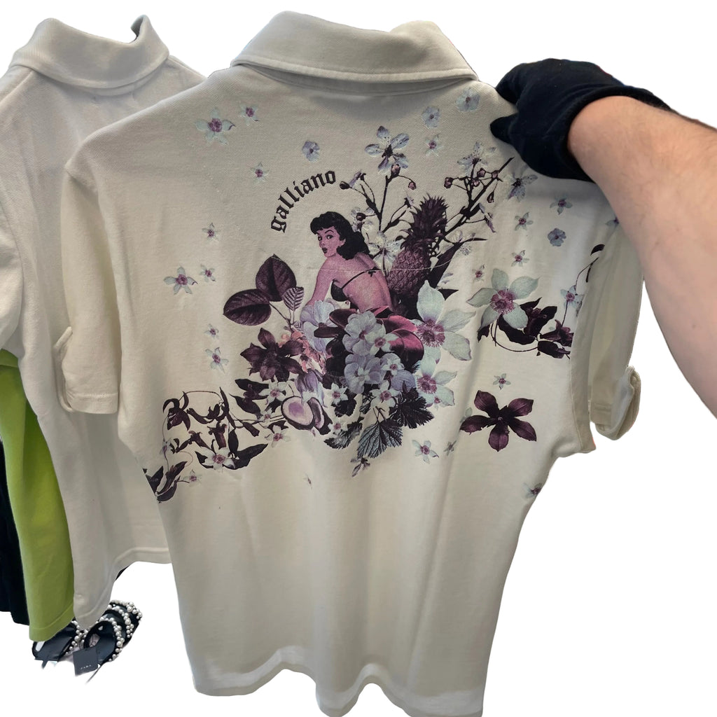 Polo Blanco John Galliano - Colección Estampado Pin-Up y Flores - Talla S