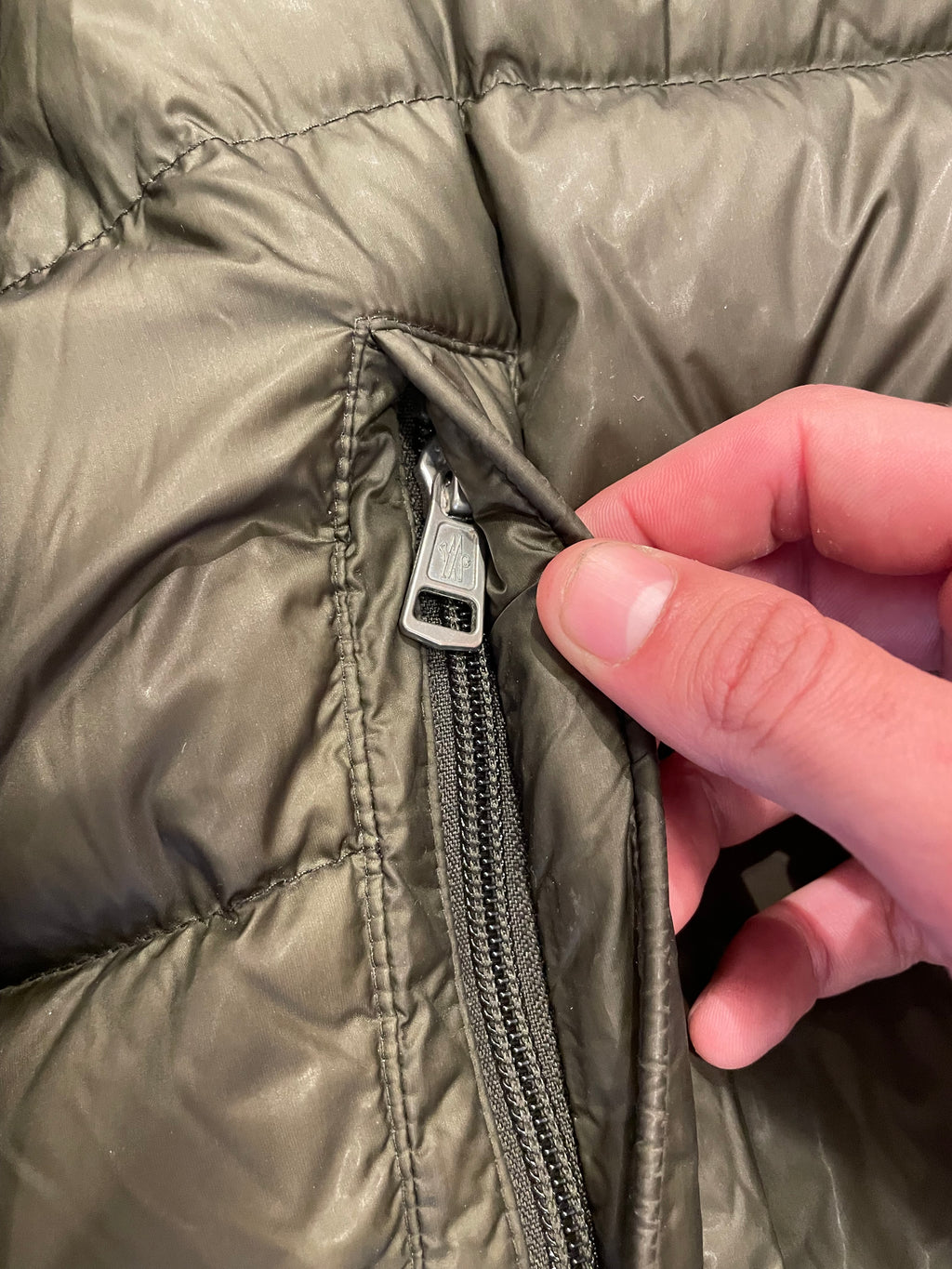 Chaqueta puffer Moncler talla M