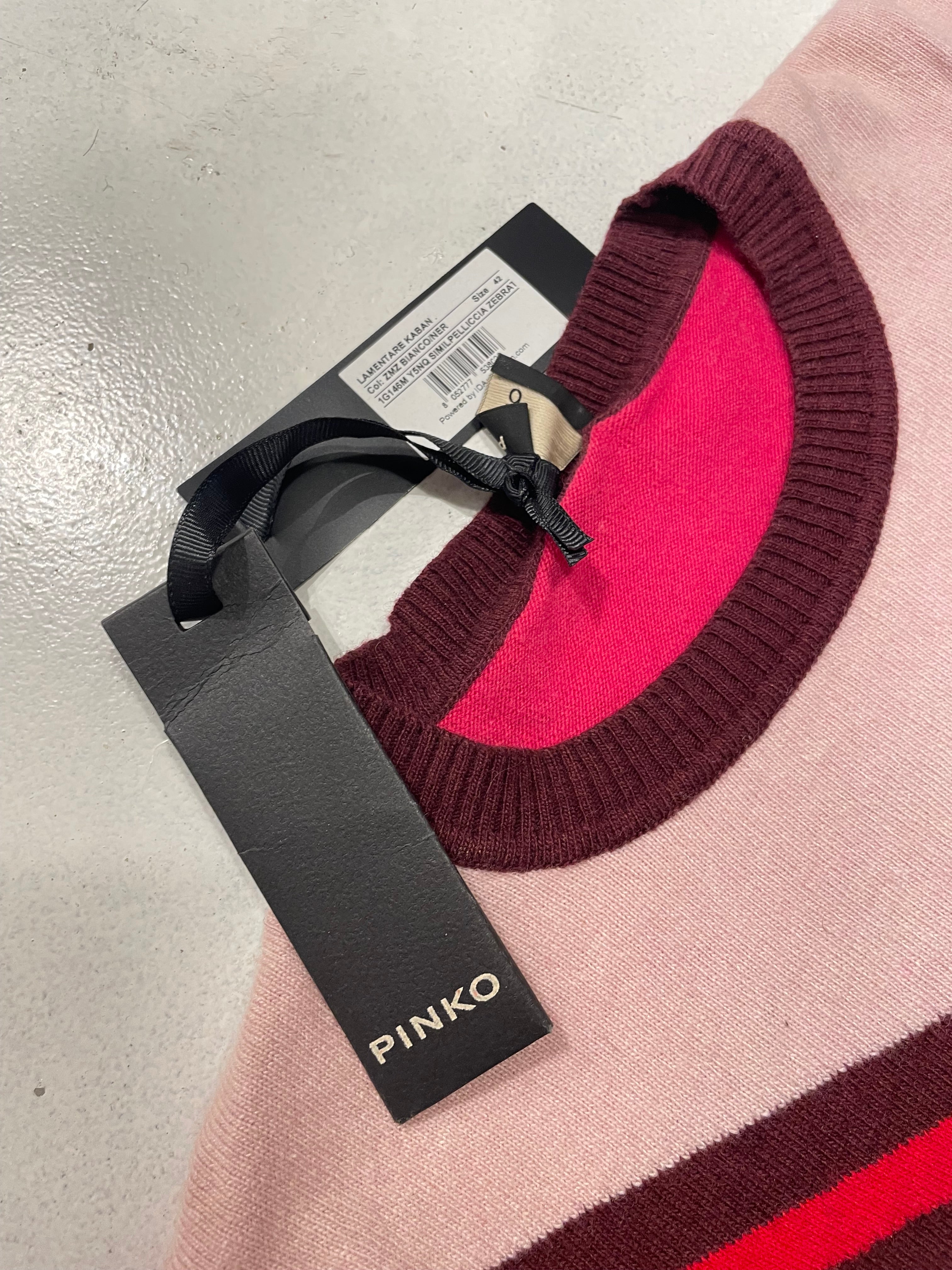 Jersey PINKO "Lamentare" Knitwear - Diseño Chevron Rosa y Burdeos
