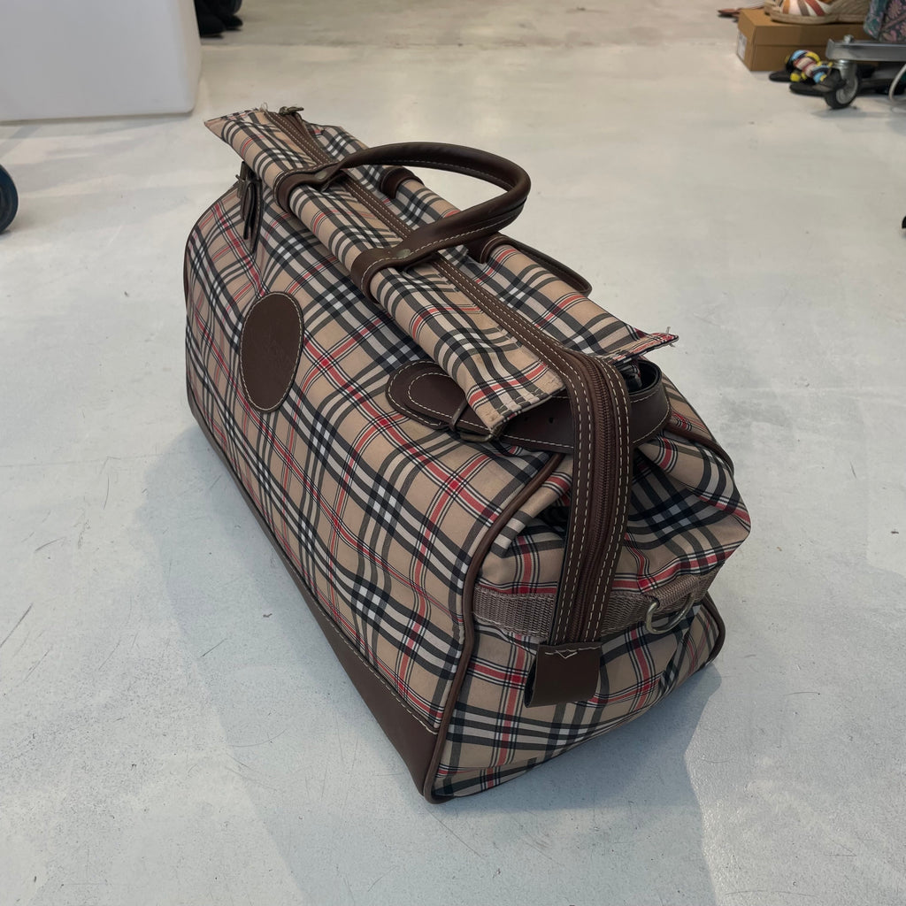 Título: Bolso de Viaje Estilo Duffle Vintage – Estampado Tartán Clásico "Codere"