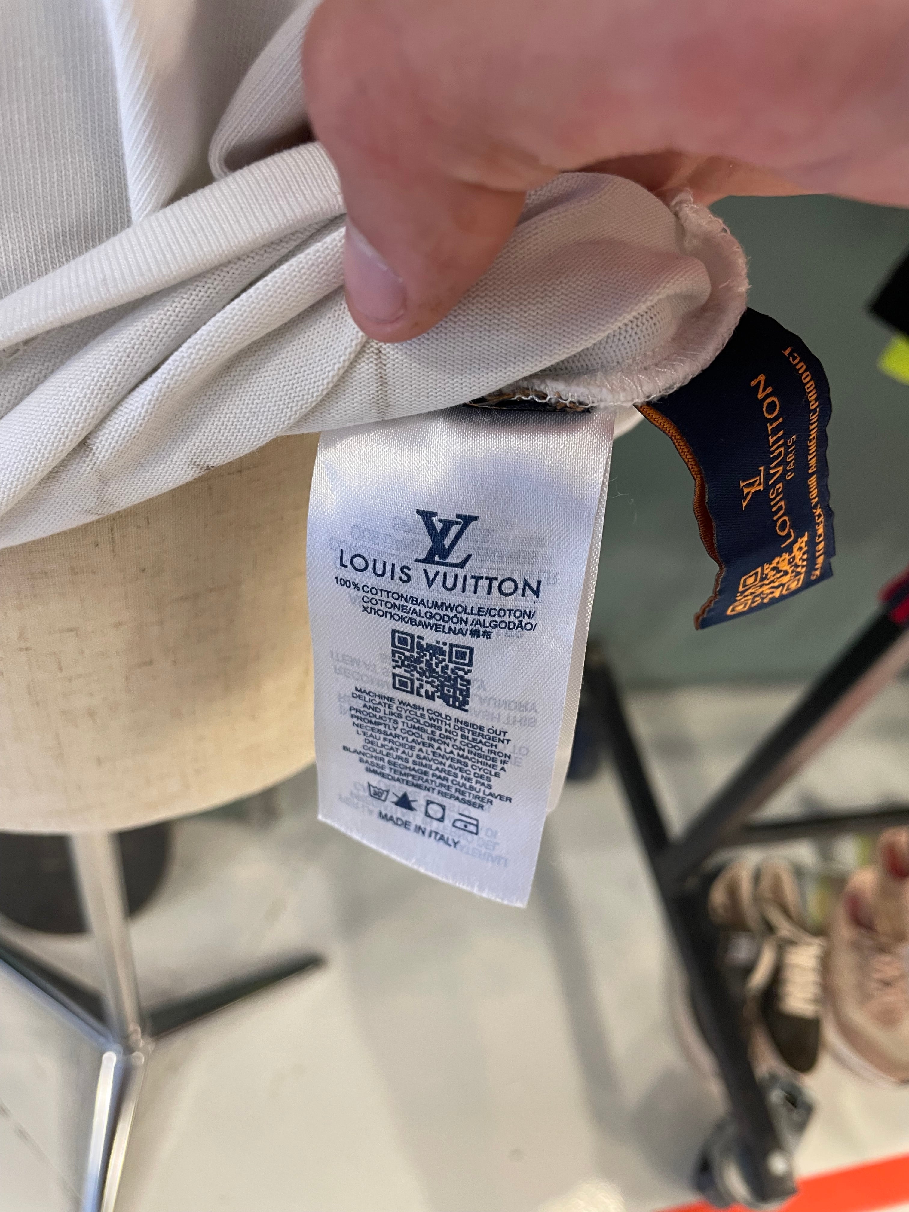 Camiseta Louis Vuitton Paris de Algodón Blanca - Estrellas y Logos LV talla S