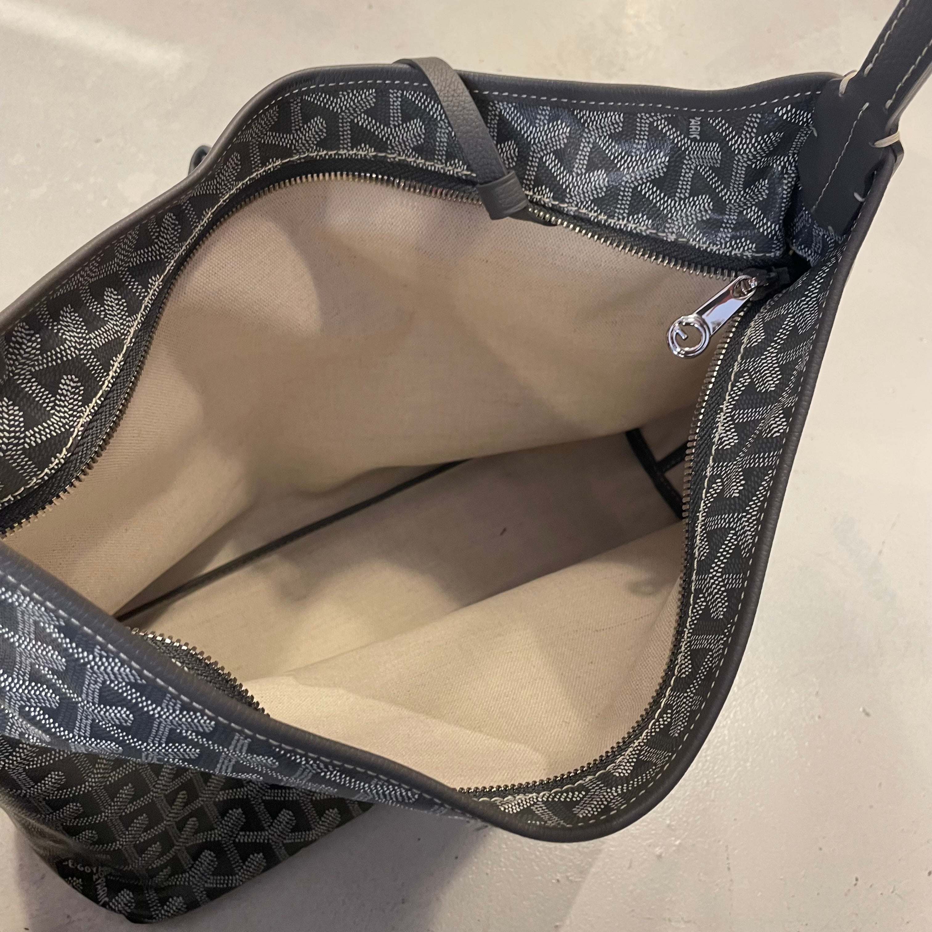 Bolso Goyard Saint Louis PM en Lona Goyardine Gris.