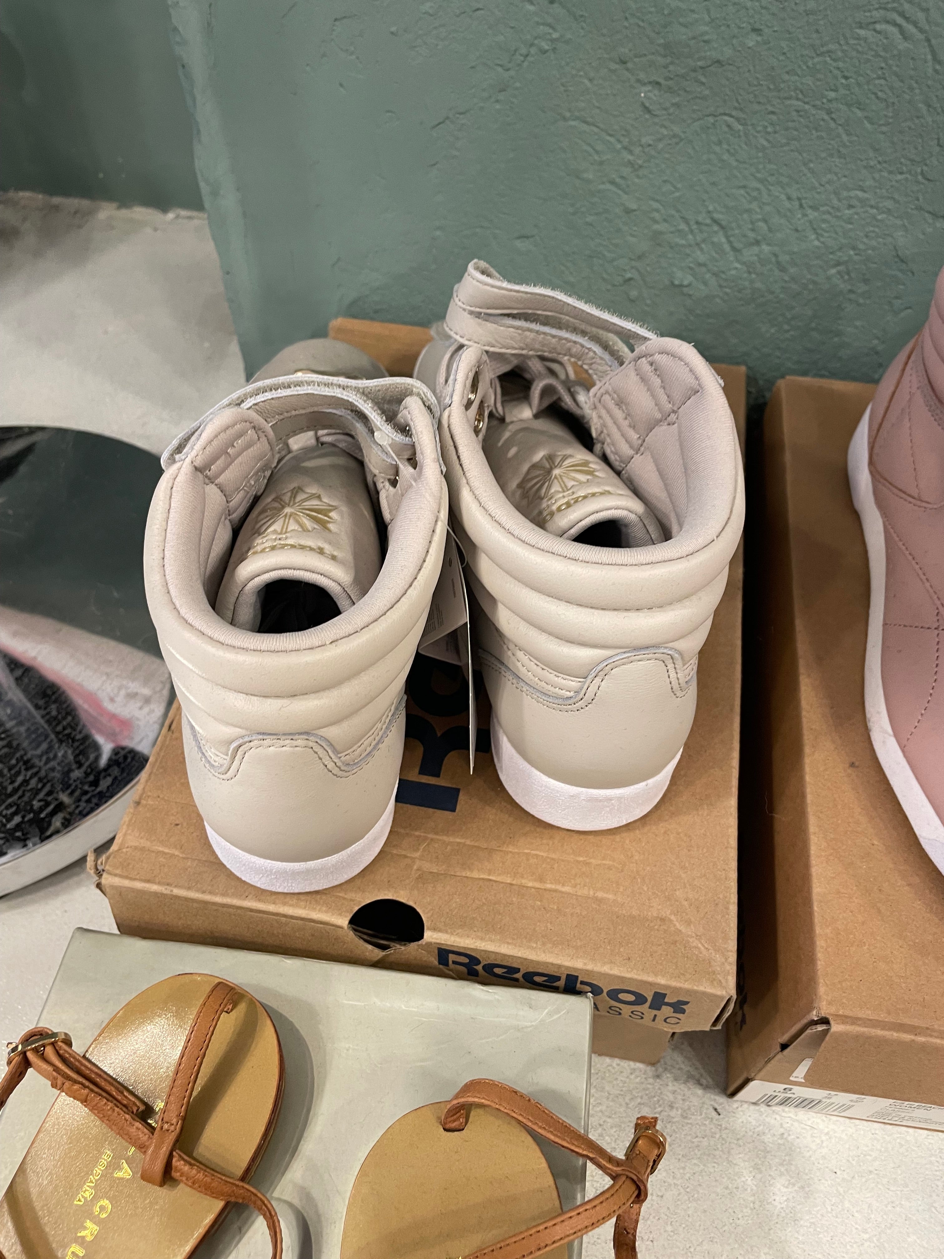 Zapatillas Botín Reebok Classic Freestyle Hi Beige/Crema - Talla 36
