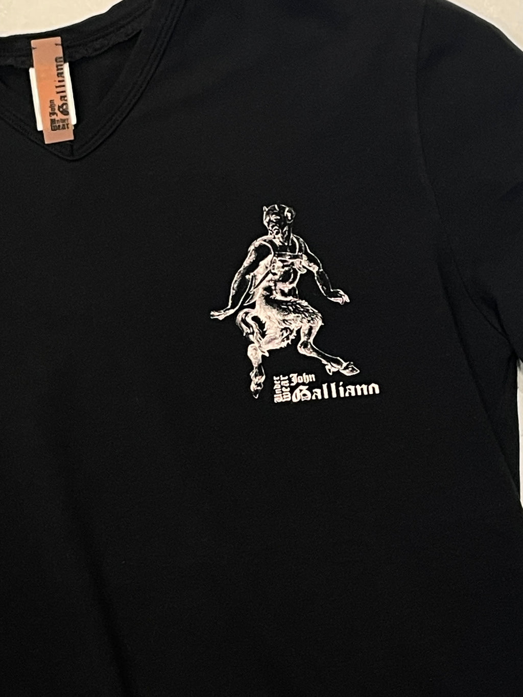 Camiseta John Galliano Underwear Negra - Cuello en V - Gráfico Fauno / Mitológico