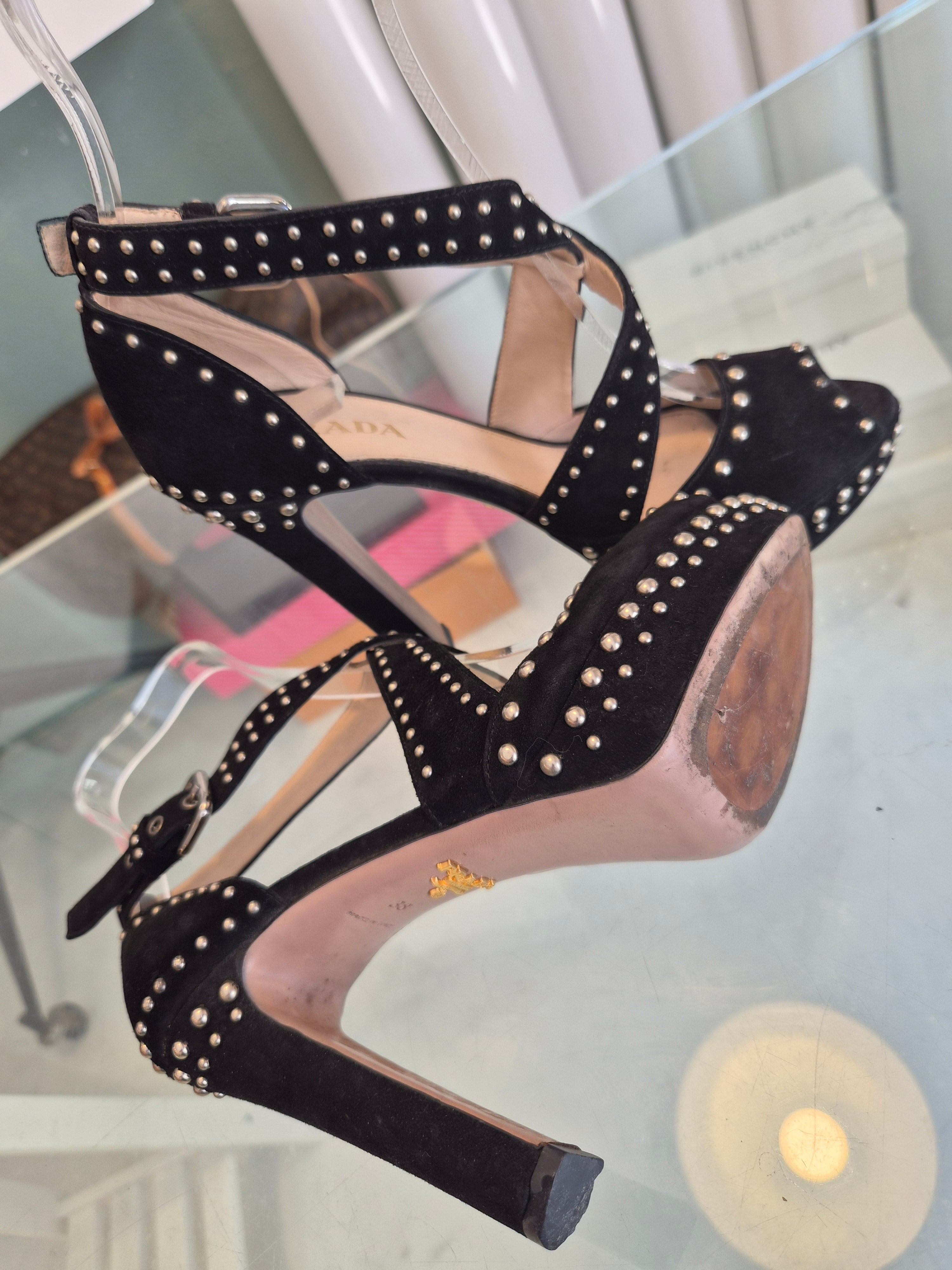 Zapatos Prada black suede studded sandals