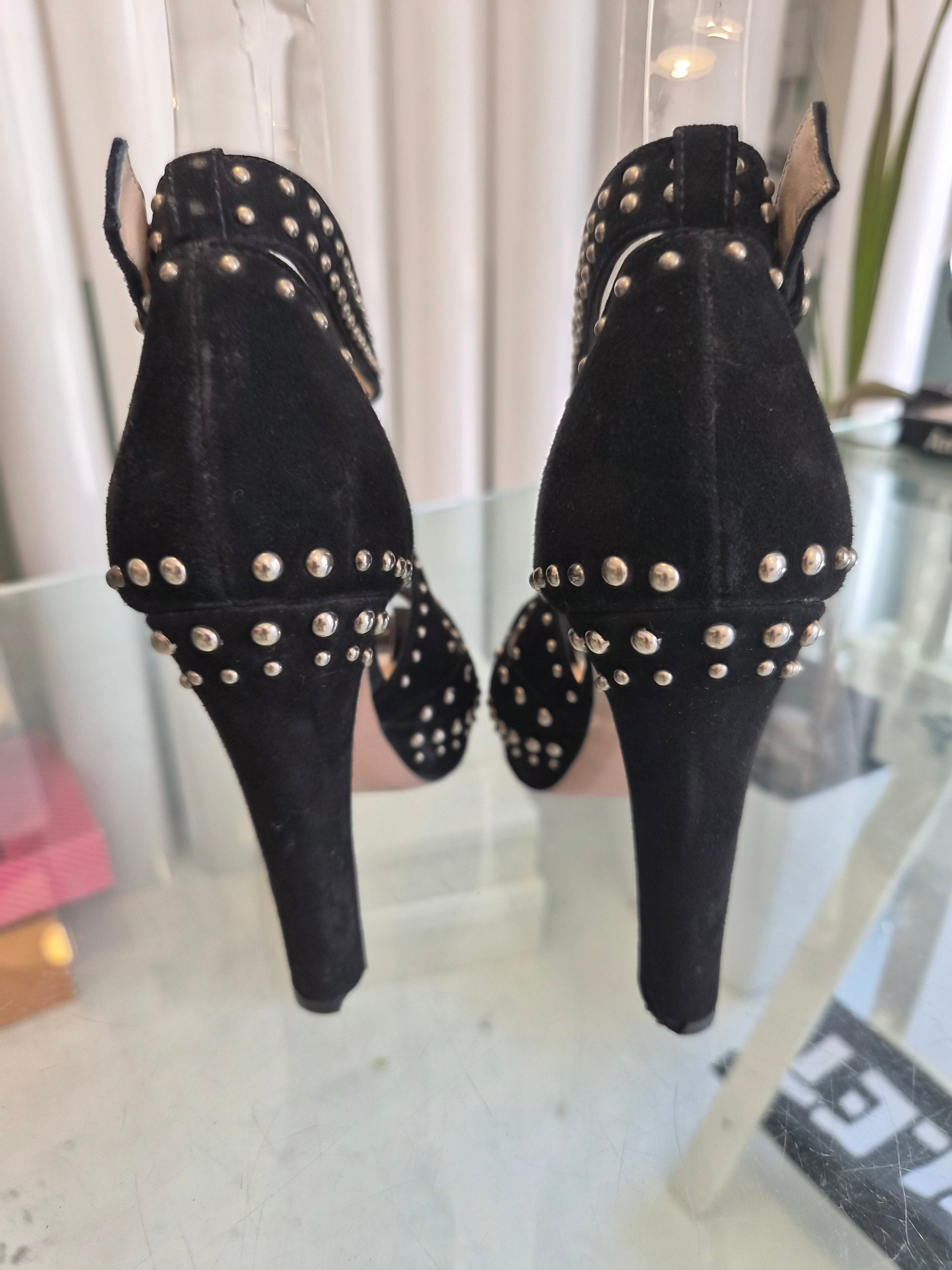 Zapatos Prada black suede studded sandals
