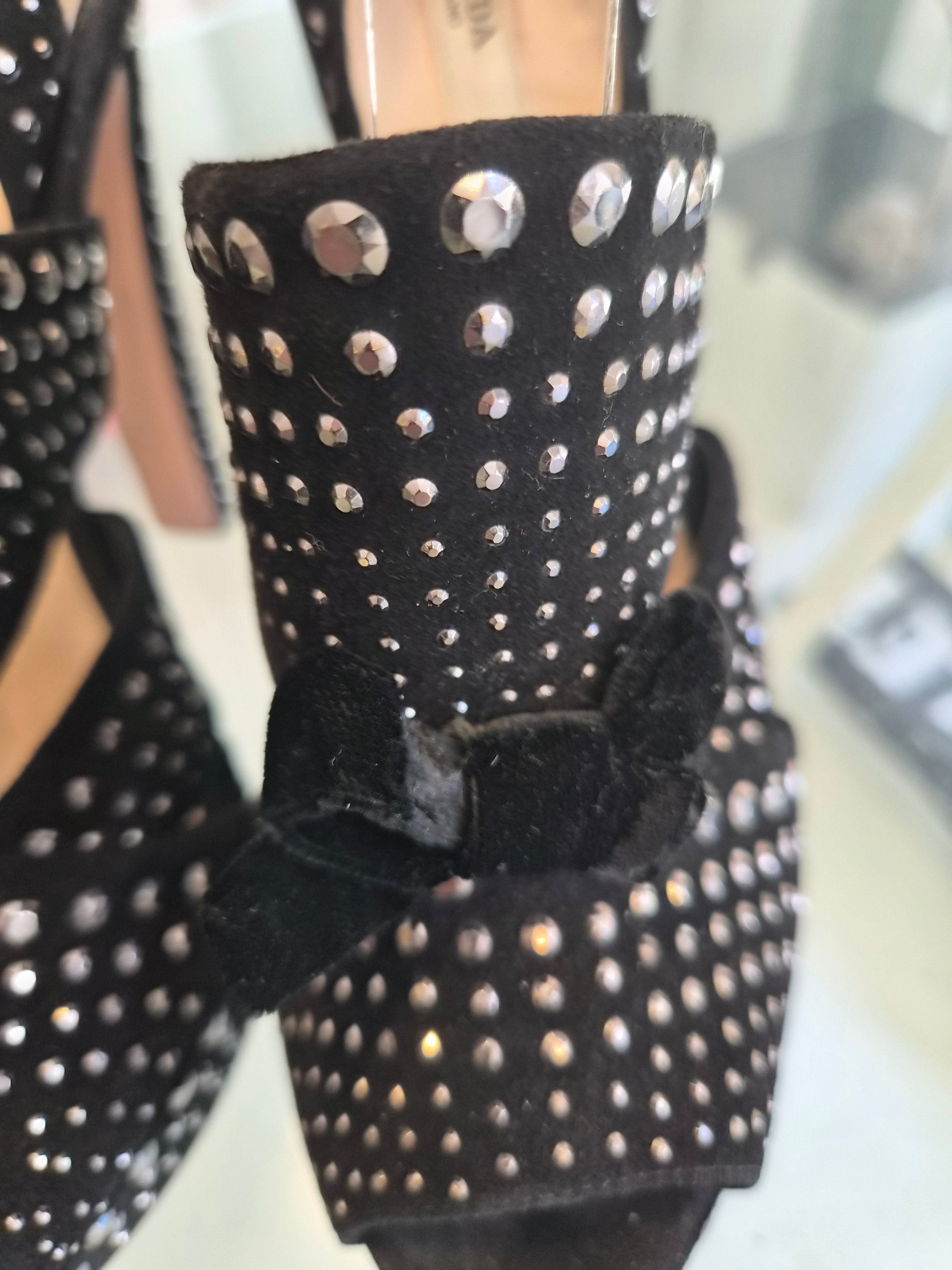 Zapatos Prada black suede studded sandals