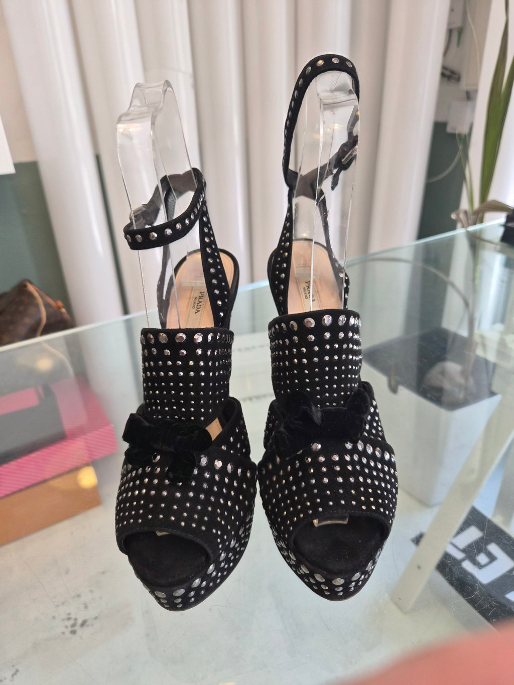 Zapatos Prada black suede studded sandals
